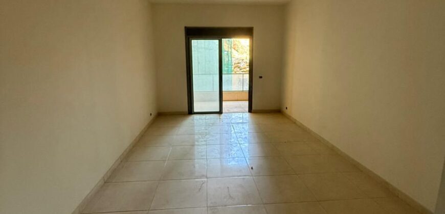 For Sale: Apartment in Dekweneh