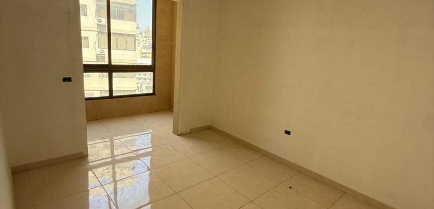 For Sale: Apartment in Dekweneh