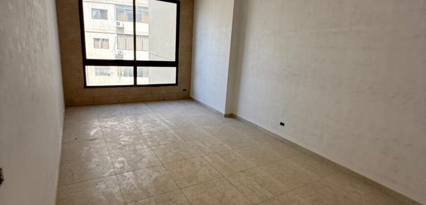 For Sale: Apartment in Dekweneh
