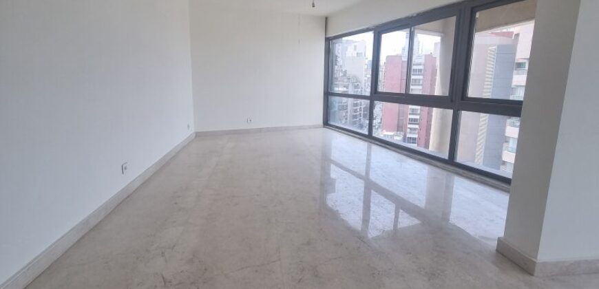 For Sale: Apartment in Achrafieh