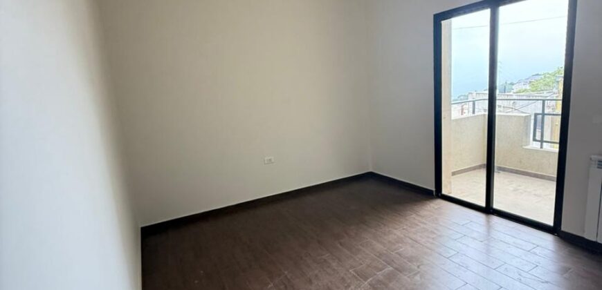 For Sale: Apartment in Ain Najem