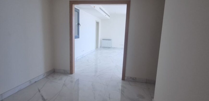 For Sale: Apartment in Ain el Mraisseh
