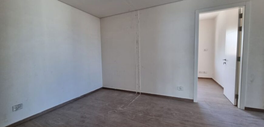 For Sale: Apartment in Achrafieh