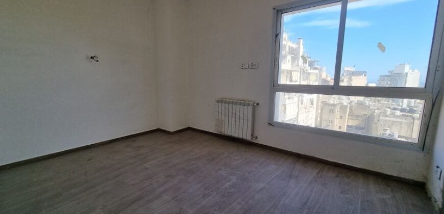 For Sale: Apartment in Achrafieh