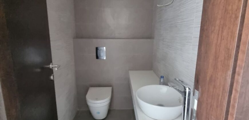 For Sale: Apartment in Achrafieh