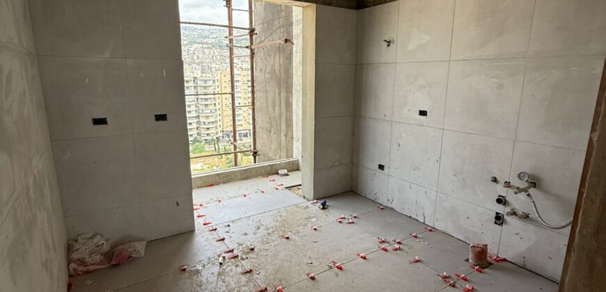 For Sale: Apartment in Dekwaneh