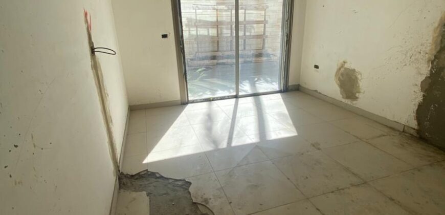For Sale: Apartment in Mtayleb