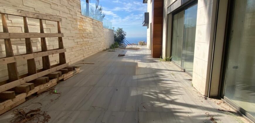 For Sale: Apartment in Mtayleb