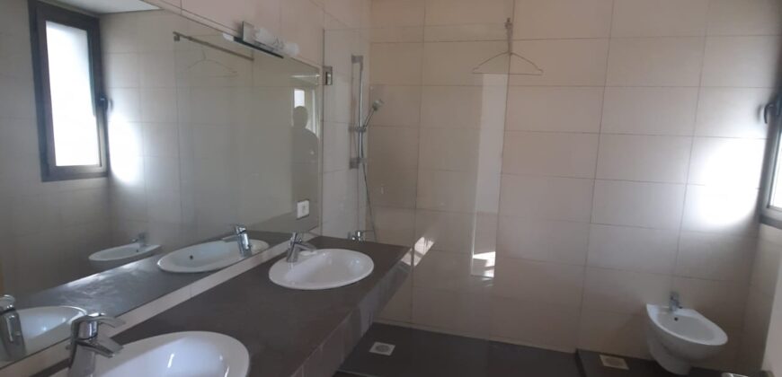 For Sale: Apartment in Achrafieh