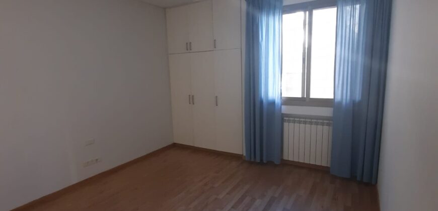 For Sale: Apartment in Achrafieh