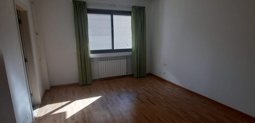 For Sale: Apartment in Achrafieh