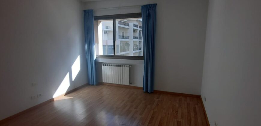 For Sale: Apartment in Achrafieh