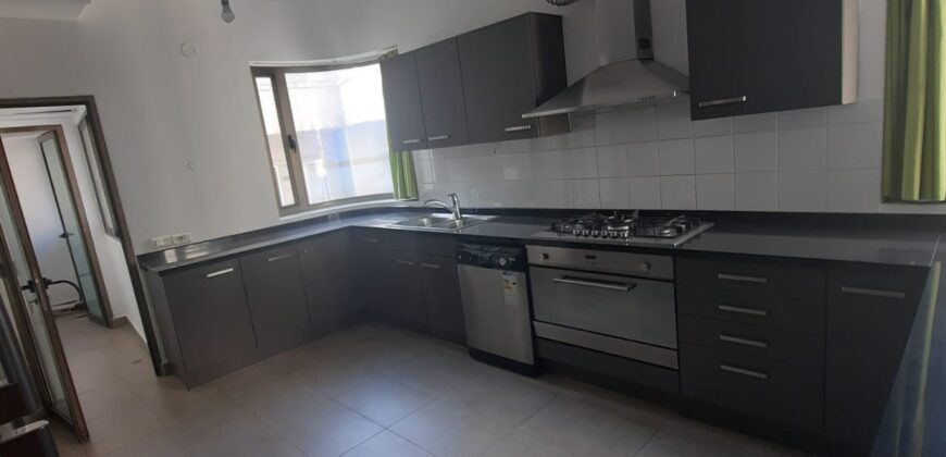 For Sale: Apartment in Achrafieh