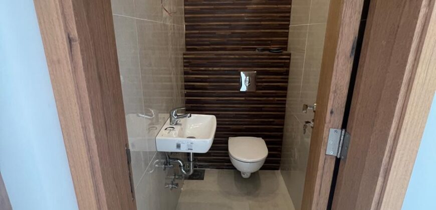 For Sale: Apartment in Ain Saadeh
