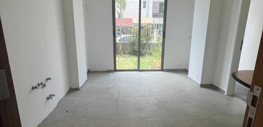 For Sale: Apartment in Ain Saadeh
