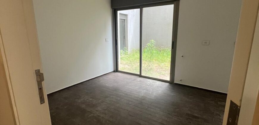 For Sale: Apartment in Ain Saadeh