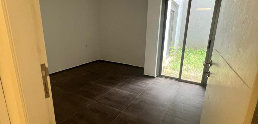 For Sale: Apartment in Ain Saadeh