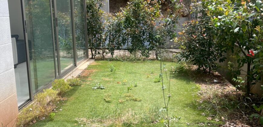 For Sale: Apartment in Ain Saadeh