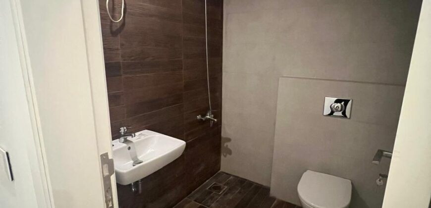 For Sale: Apartment in Ain Saadeh