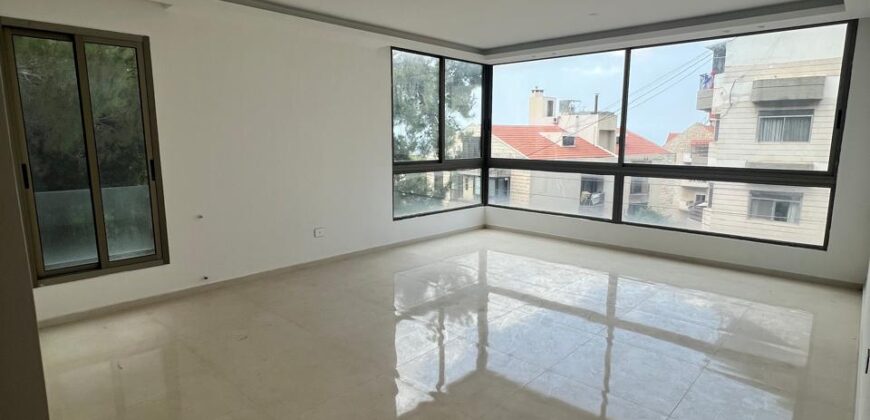 For Sale: Apartment in Ain Saadeh