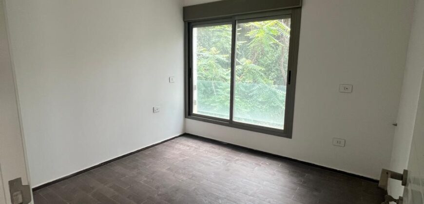 For Sale: Apartment in Ain Saadeh