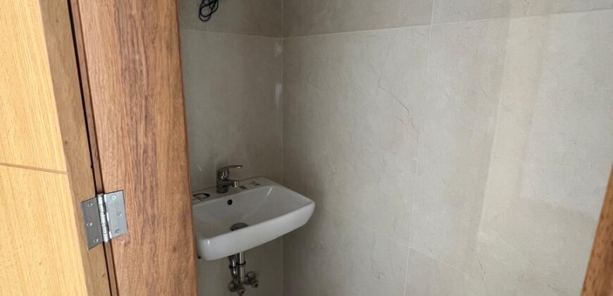 For Sale: Apartment in Ain Saadeh