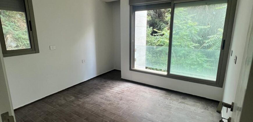 For Sale: Apartment in Ain Saadeh