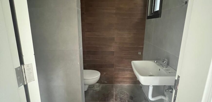 For Sale: Apartment in Ain Saadeh