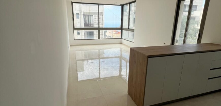 For Sale: Apartment in Ain Saadeh