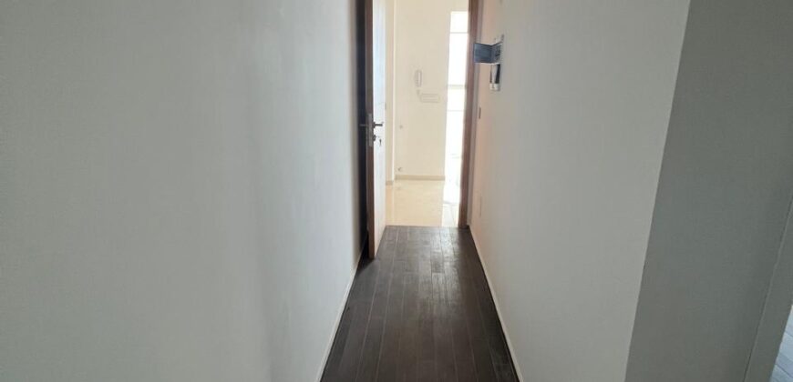 For Sale: Apartment in Ain Saadeh