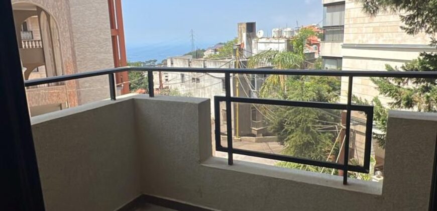 For Sale: Apartment in Ain Saadeh