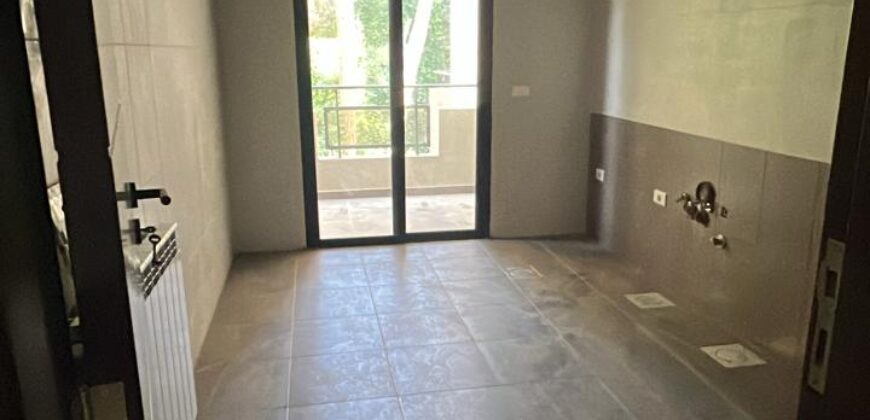 For Sale: Apartment in Ain Saadeh