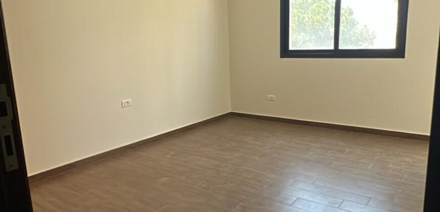 For Sale: Apartment in Ain Saadeh