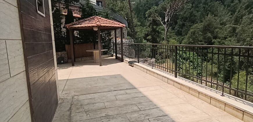 For Sale: Apartment in Mar Chaaya
