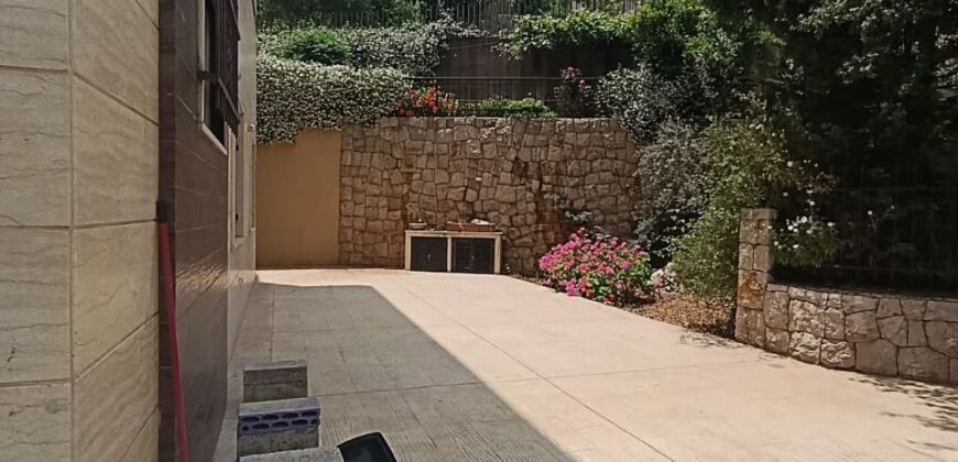 For Sale: Apartment in Mar Chaaya