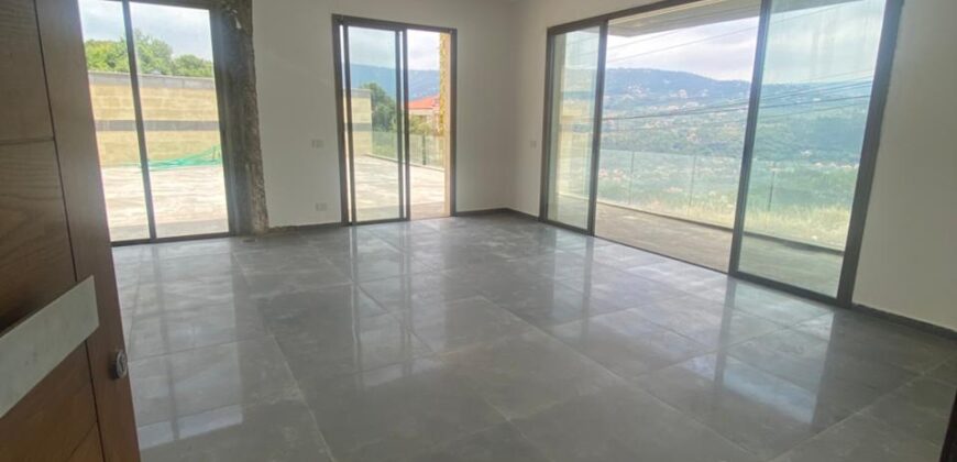 For Sale: Apartment in Baabdat