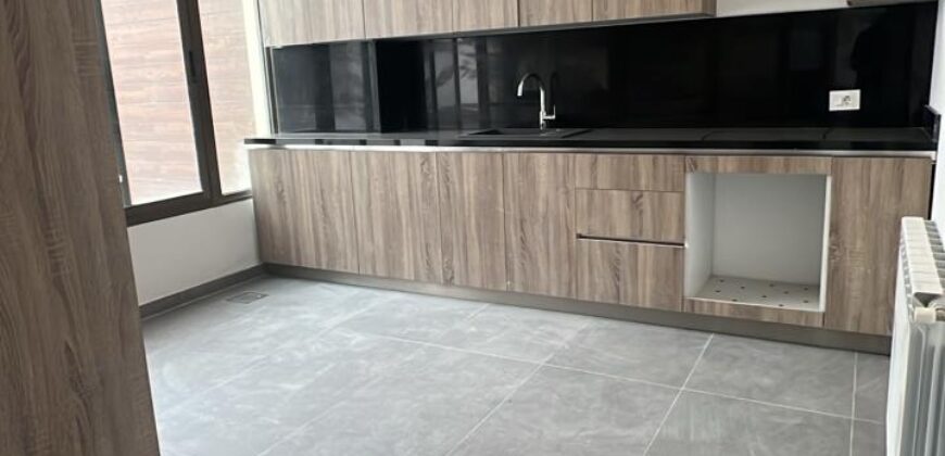 For Sale: Apartment in Ain Najem