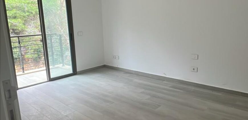 For Sale: Apartment in Ain Najem