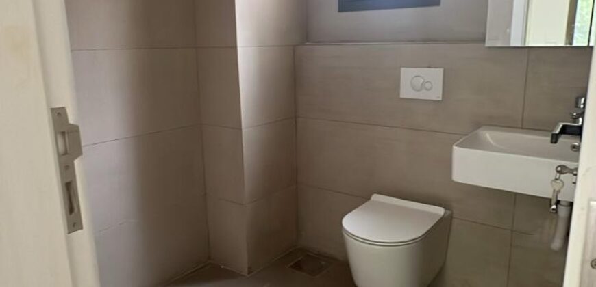 For Sale: Apartment in Ain Najem