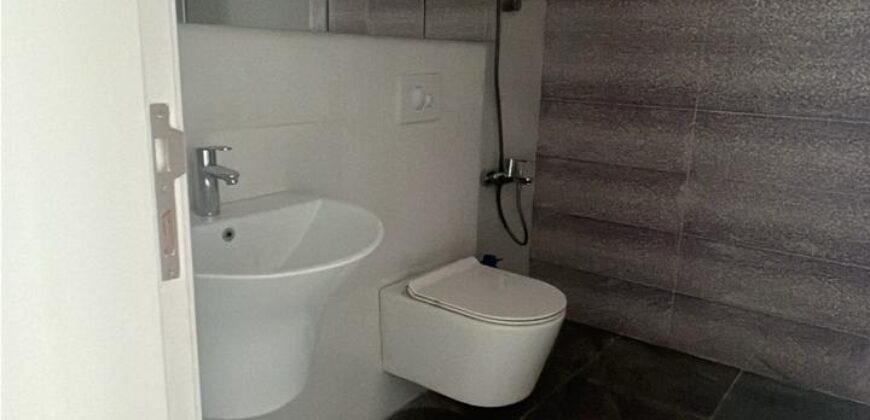 For Sale: Apartment in Ain Najem