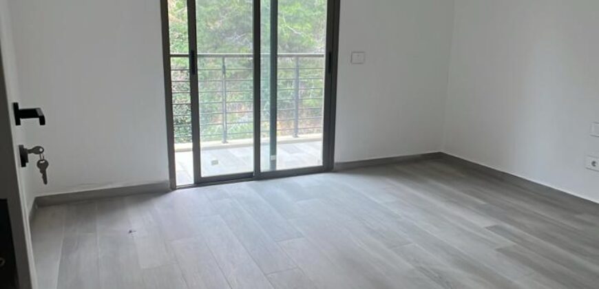 For Sale: Apartment in Ain Najem
