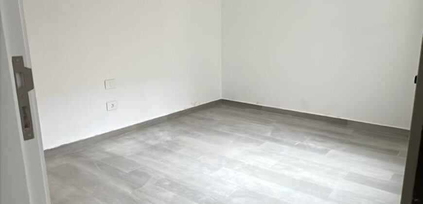 For Sale: Apartment in Ain Najem