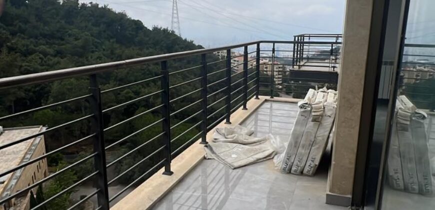 For Sale: Apartment in Ain Najem