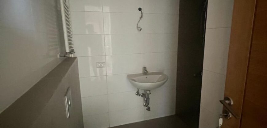 For Sale: Apartment in Mansourieh