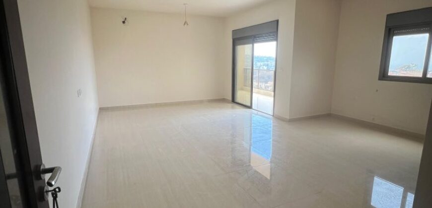For Sale: Apartment in Mansourieh