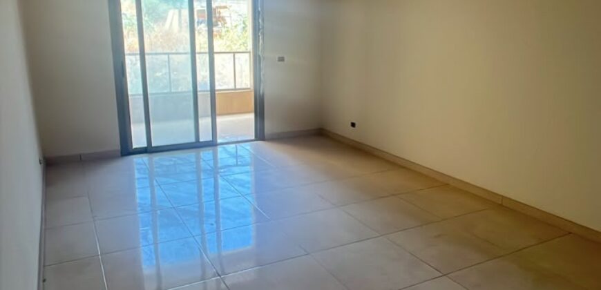 For Sale: Apartment in Dekweneh