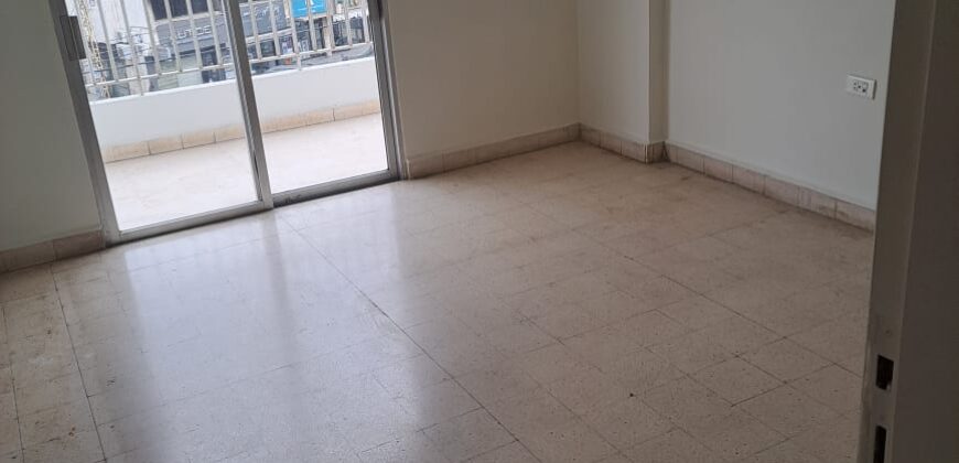 For Sale: Apartment in Dekweneh