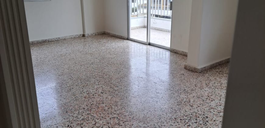 For Sale: Apartment in Dekweneh