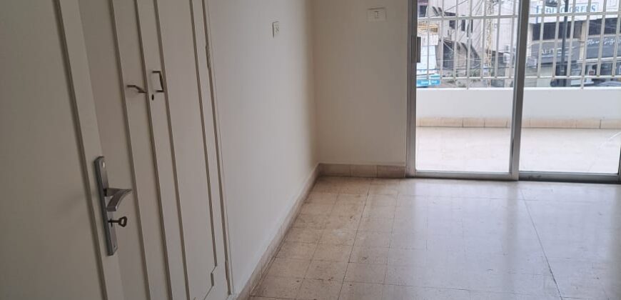 For Sale: Apartment in Dekweneh