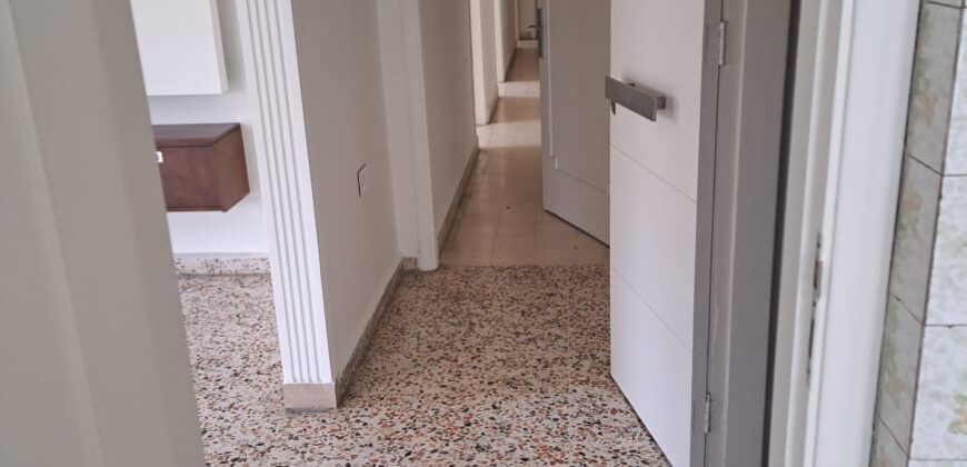 For Sale: Apartment in Dekweneh
